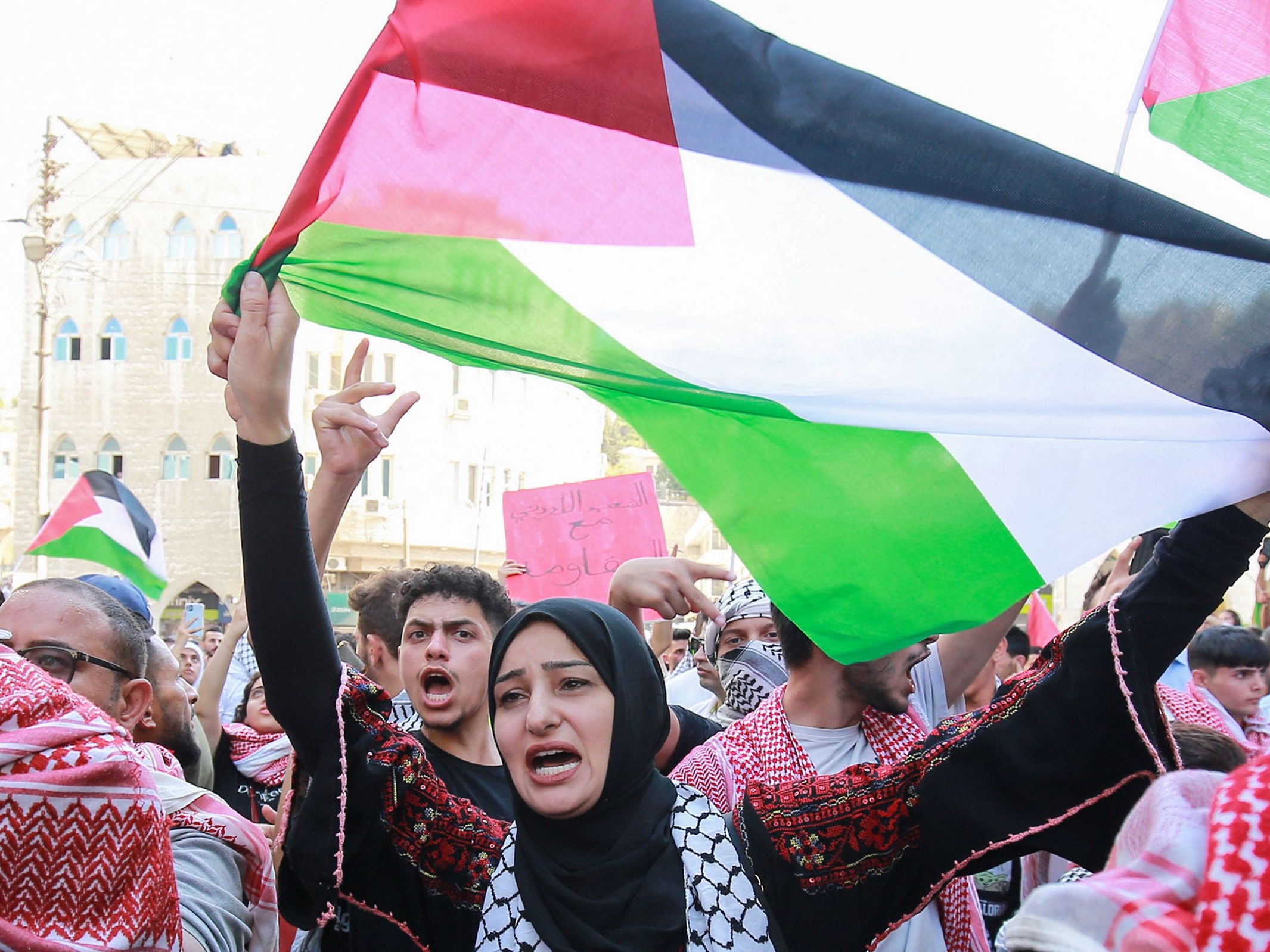 Warga Gaza Cari Perlindungan setelah Ancaman Serangan Darat Israel