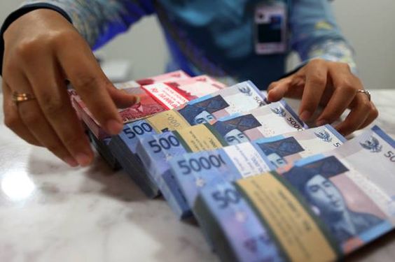 Data Bank Indonesia menunjukkan bahwa selama empat tahun terakhir, transaksi menggunakan uang tunai terus mengalami peningkatan volume.