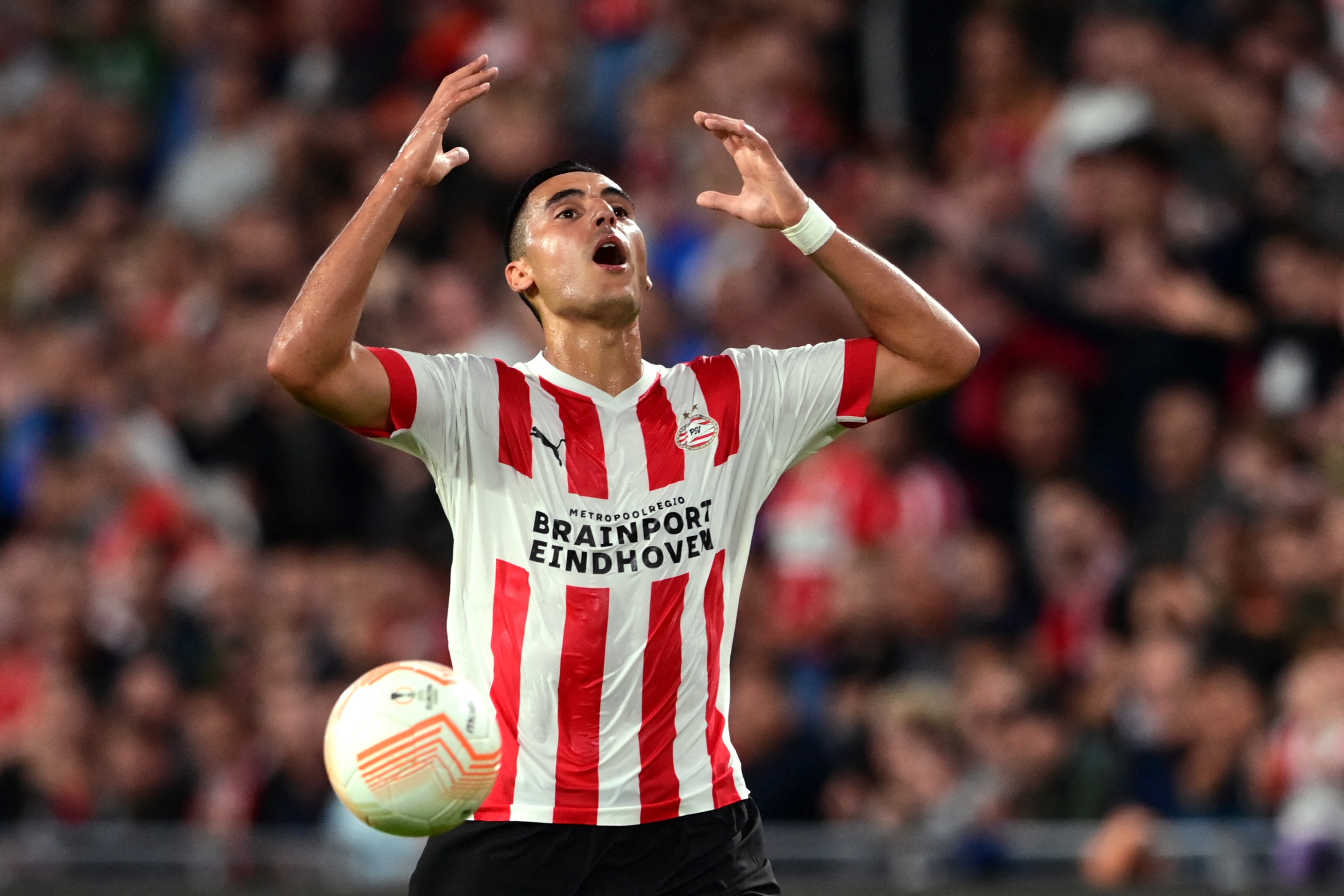 Gelandang Mainz Anwar El Ghazi kala masih berseraam PSV.
