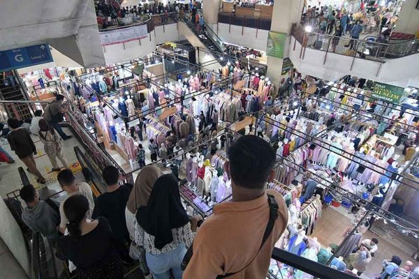 Suasana pusat perbelanjaan Thamrin City