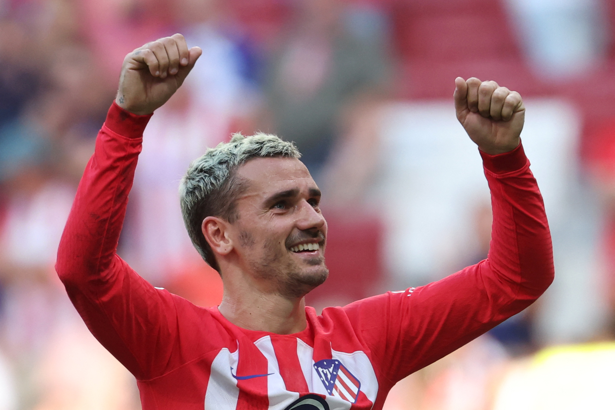 Penyerang Atletico Madrid Antoine Griezmann melakukan selebrasi di akhir laga La Liga melawan Real Sociedad