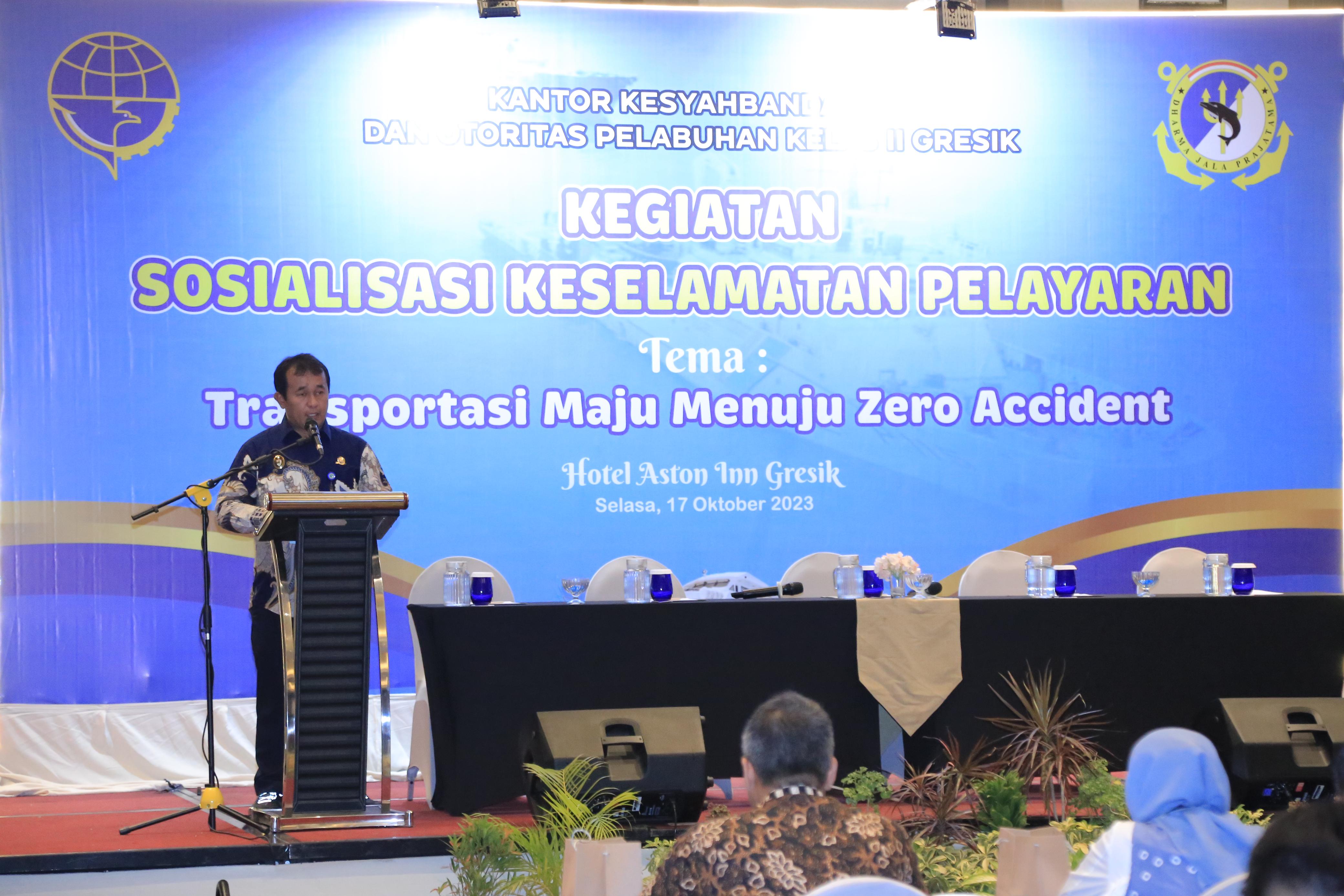  Sosialisasi Keselamatan Pelayaran digelar KSOP Kelas II Gresik di Hotel Aston Gresik, jatim. Selasa (17/10).