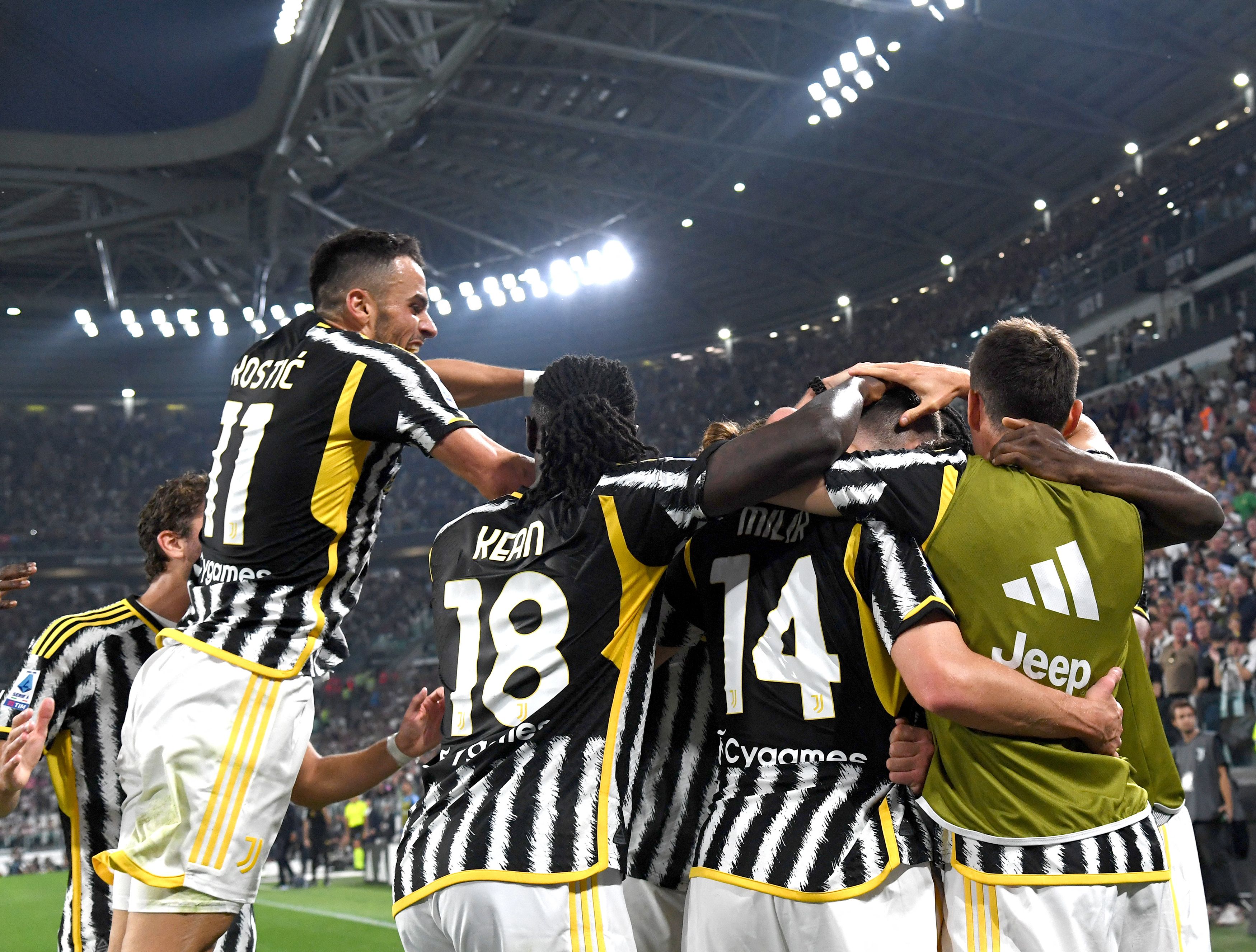 Para pemain Juventus melakukan selebrasi usai mencetak gol ke gawang Torino di laga Serie A. 