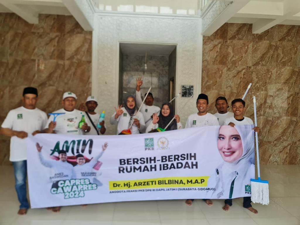 Relawan AMIN dengan sukacita bergerak sejak pagi melakukan kegiatan membersihkan Masjid di Sidoarjo, Jawa Timur.