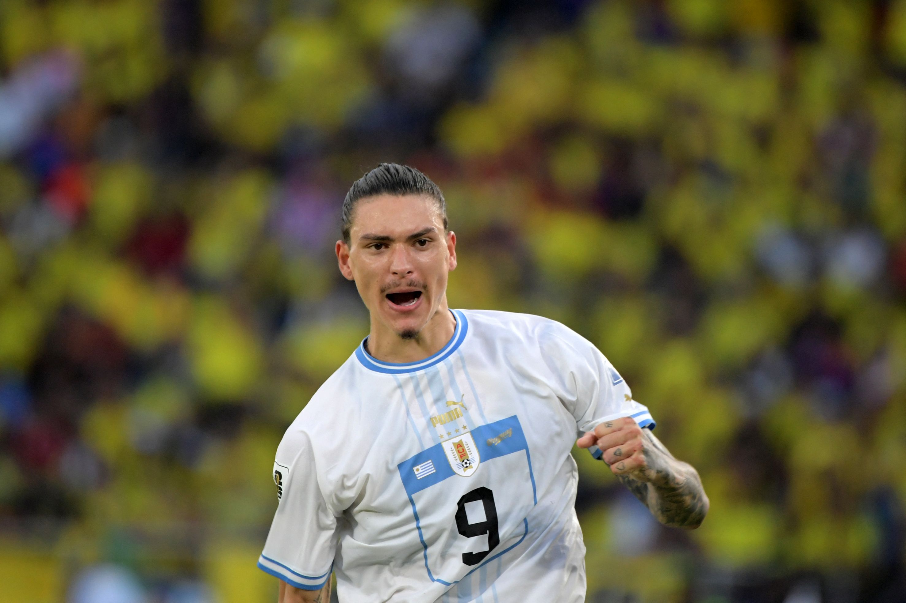Penyerang Uruguay Darwin Nunez melakukan selebrasi usai mencetak gol ke gawang Kolombia di laga kualifikasi Piala Dunia 2026.