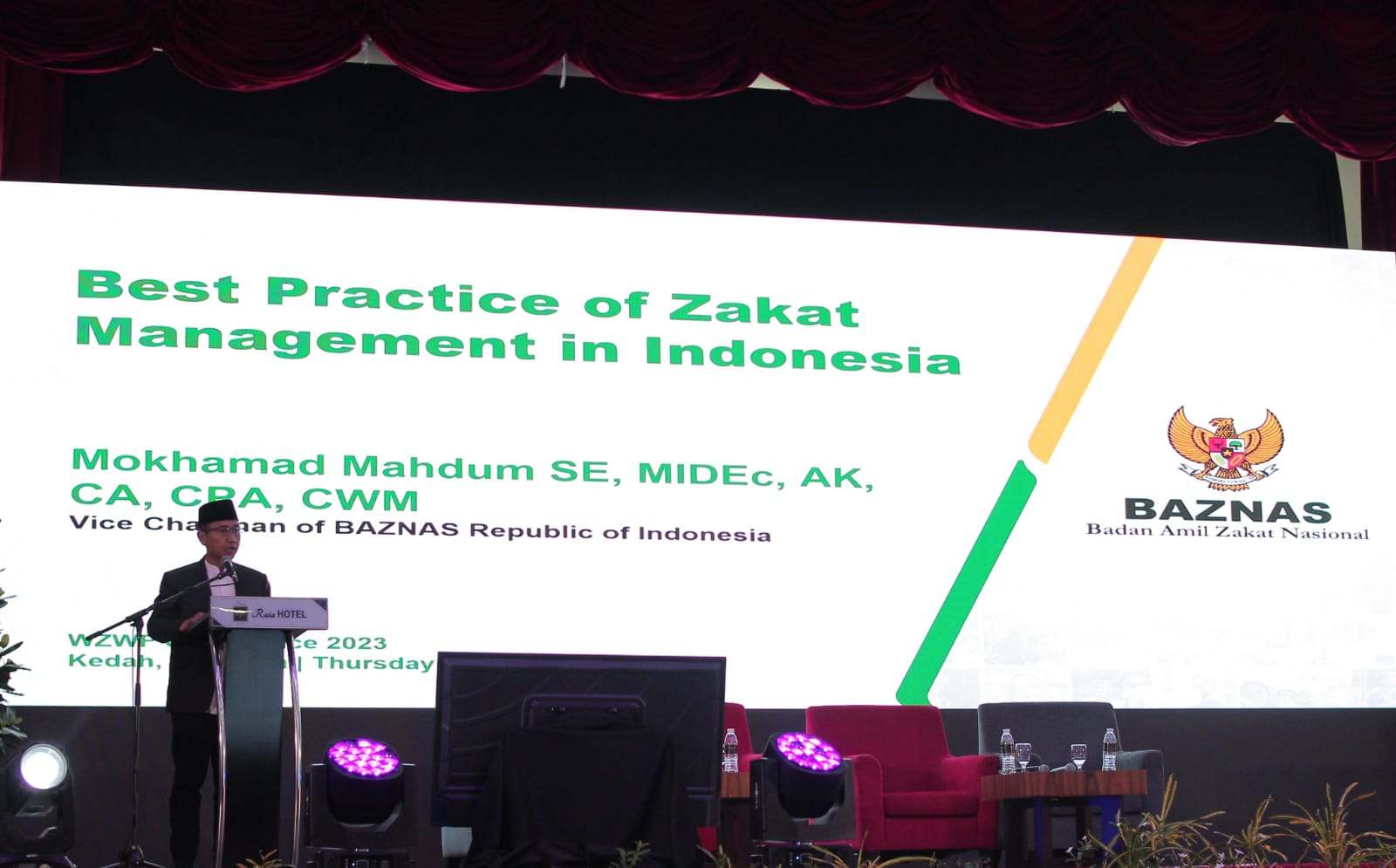 Wakil Ketua Umum Baznas RI Mo Mahdum berbicara pada forum WZWF 2023 di Kedah, Malaysia, Kamis (19/10).