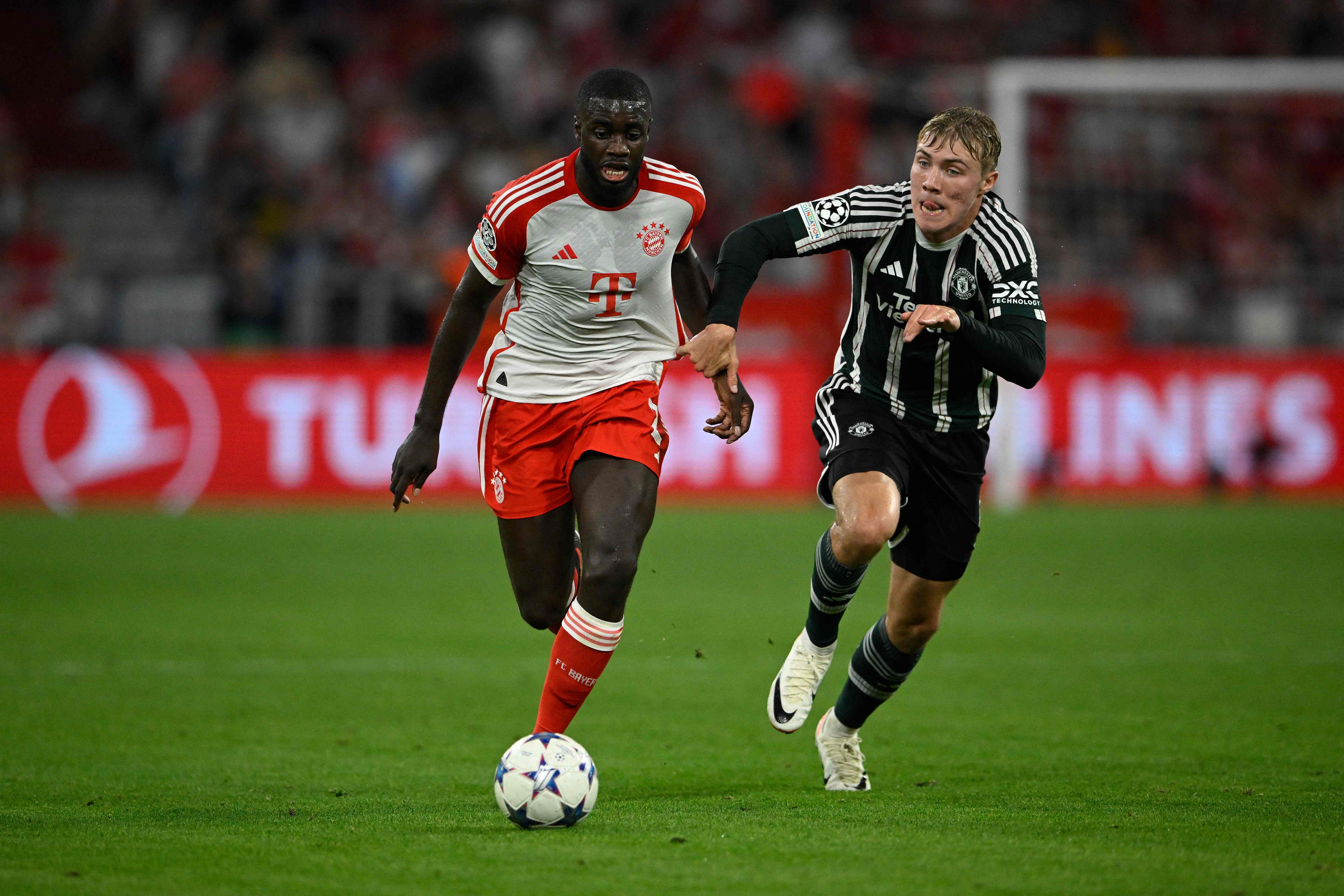 Bek Bayern Muenchen Dayot Upamecano