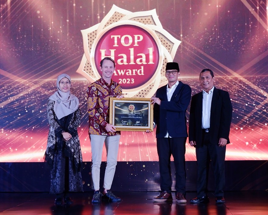 Oriflame Indonesia meraih Top Halal Award 2023 untuk Kategori Parfum