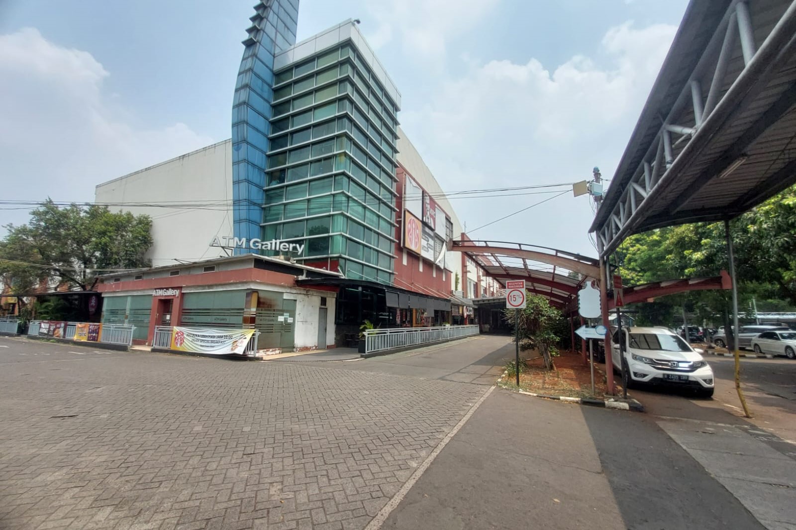 Gerai Transmart Lebak Bulus, Jakarta.