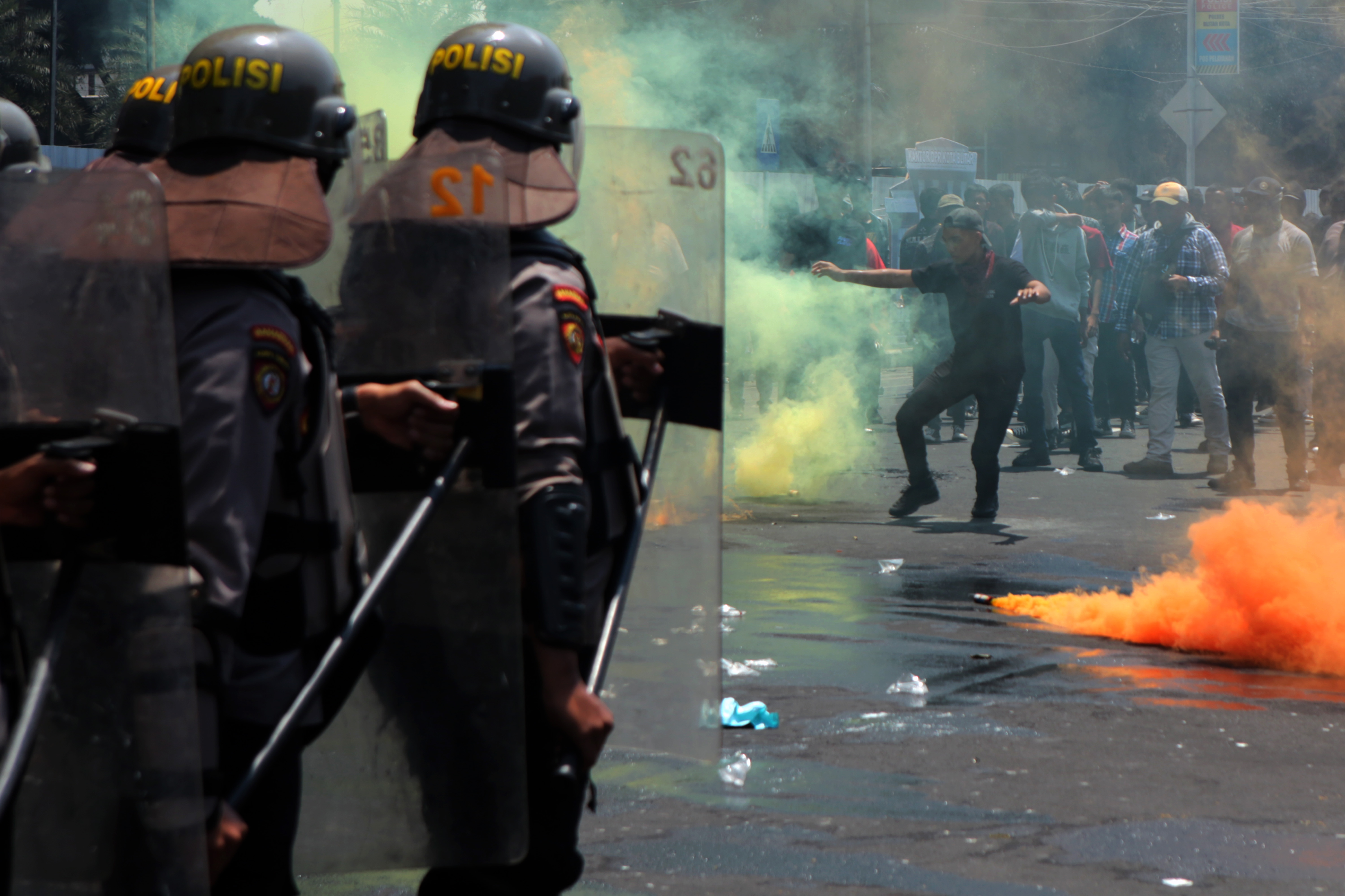 Simulasi pengamanan Pemilu di Blitar, Jawa Timur. 