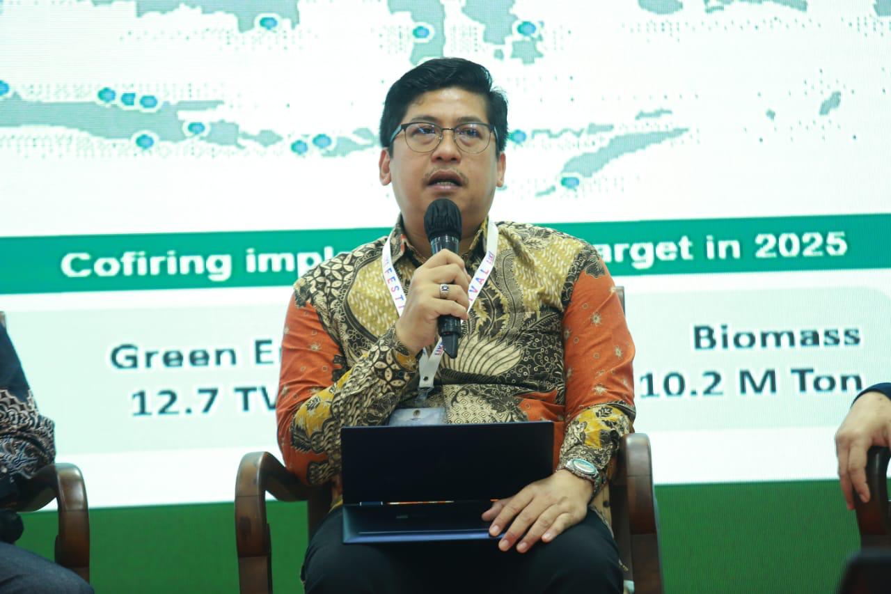 VP Pengadaan, Pengendalian dan Logistik Biomassa PLN Energi Primer Indonesia (EPI) Erfan Julianto saat menjadi pembicara dalam Festival LIKE