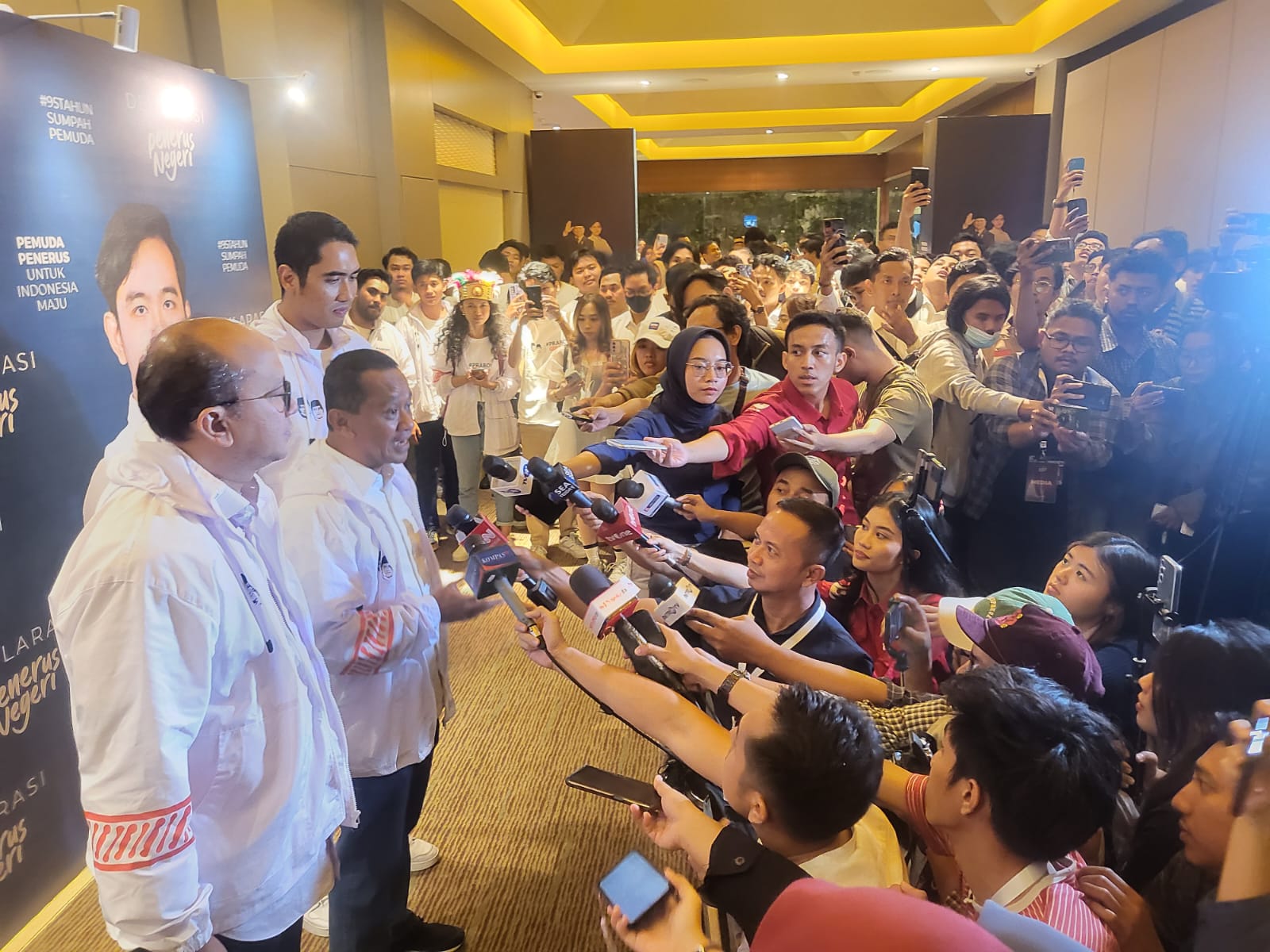  Relawan Penerus Negeri mendeklarasikan dukungannya untuk Prabowo Subianto-Gibran Rakabuming Raka di Jakarta, Sabtu (28/10).