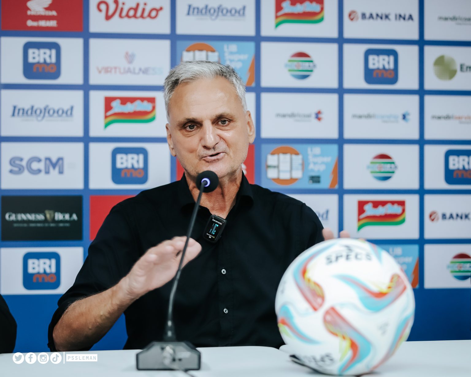 Pelatih PSS Sleman Marian Mihail.