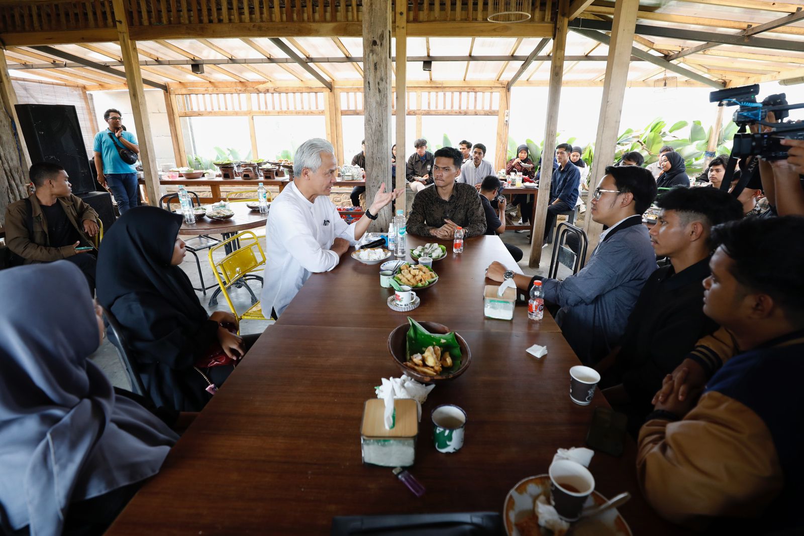 Bacapres Ganjar Pranowo berbincang dengan aktivis BEM Malang Raya