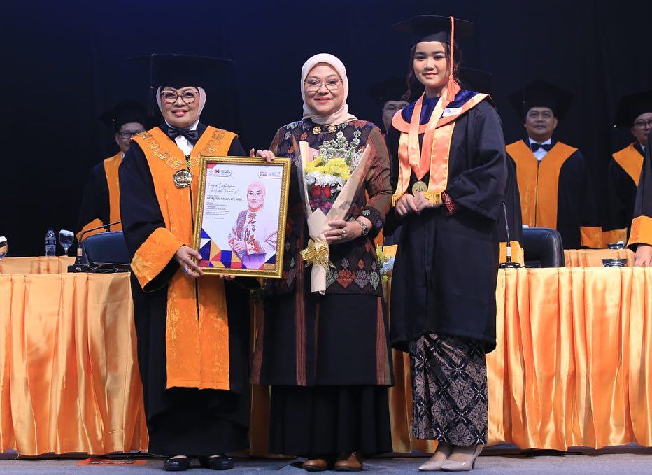 Institut Pariwisata Trisakti mewisuda 568 mahasiswa di Jakarta Convention Center, Kamis (12/10).