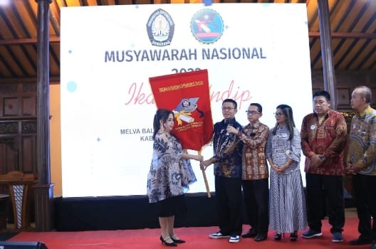 Ketua Umum Ikanot Undip Otty Hari Chandra Ubayani kembali terpilih aklamasi dalam Munas Ikanot Undip, di Kabupaten Semarang, Jateng.