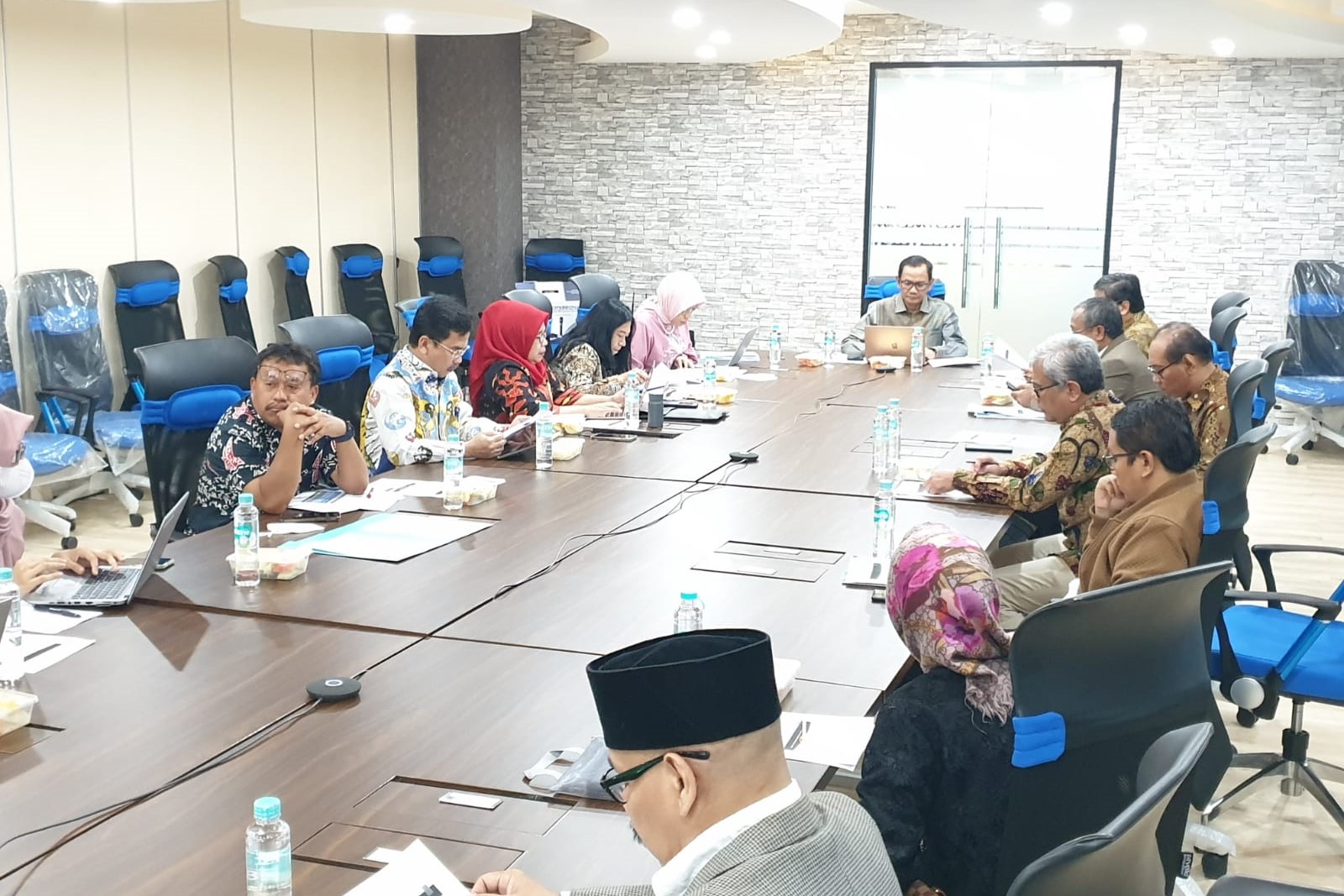 Rapat koordinasi pimpinan Universitas Sebelas Maret (UNS) bersama Kemendikbudristek, Jakarta, Senin (9/10). 