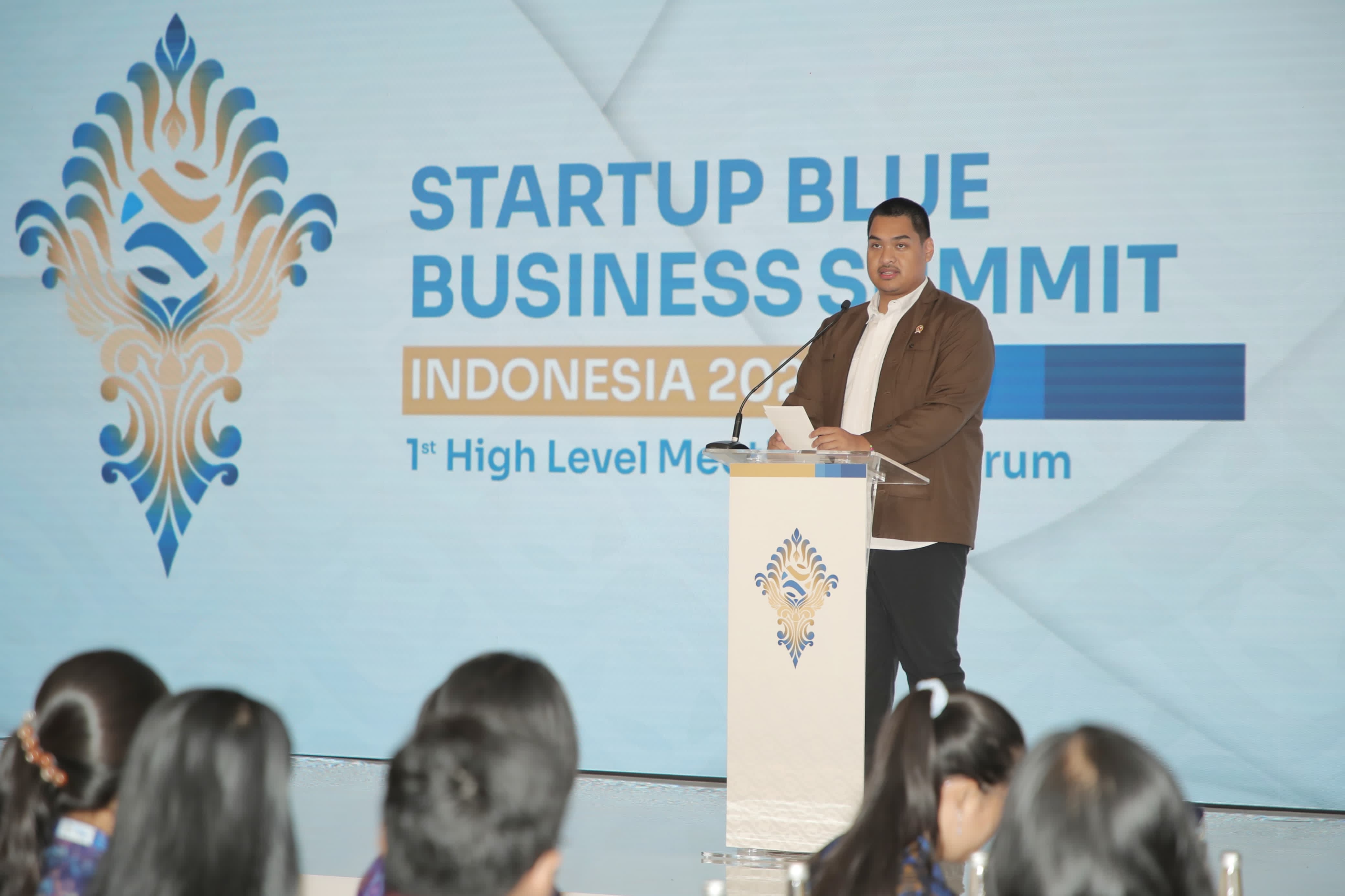 Menteri Pemuda dan Olahraga Dito Ariotedjo menjadi pembicara dalam AIS Startup Blue Business Summit di Bali, Selasa (10/10).