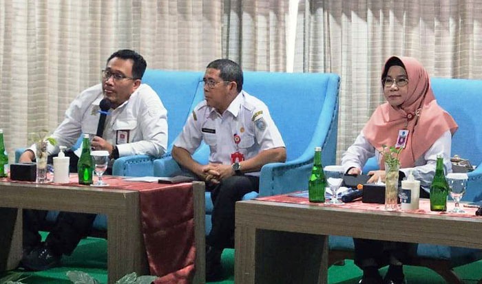 Kepala SMKPPN Banjarbaru, Budi Santoso (kiri) membuka DMSF di Banjar.