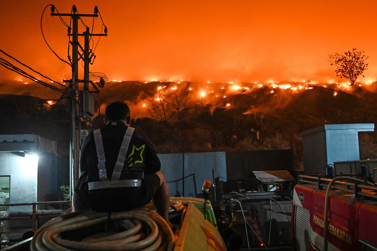 Ratusan Warga Terdampak Kebakaran TPA Rawa Kucing Masih Bertahan di Pengungsian
