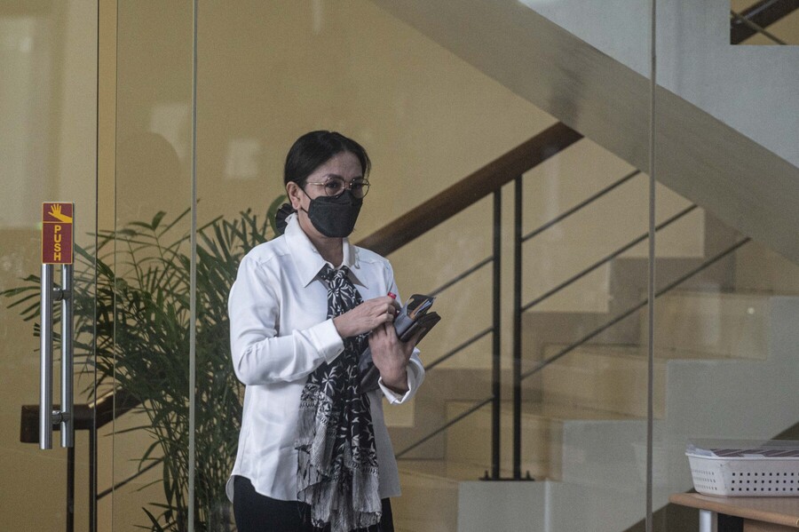 Istri mantan pejabat Ditjen Pajak Kementerian Keuangan Rafael Alun Trisambodo, Ernie Meike Torondek.