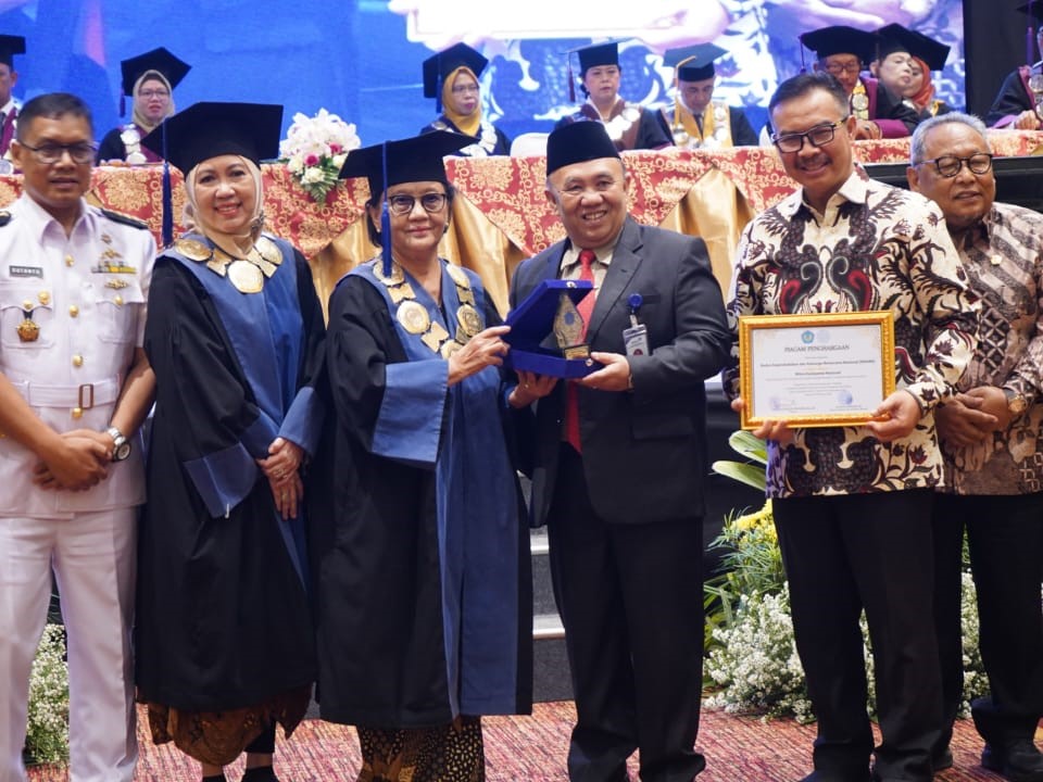 Wisuda Universitas Respati Indonesia (Urindo) Tahun Akademik 2022-2023 di Sasana Kriya Taman Mini Indonesia Indah, Jakarta, Kamis (26/10).