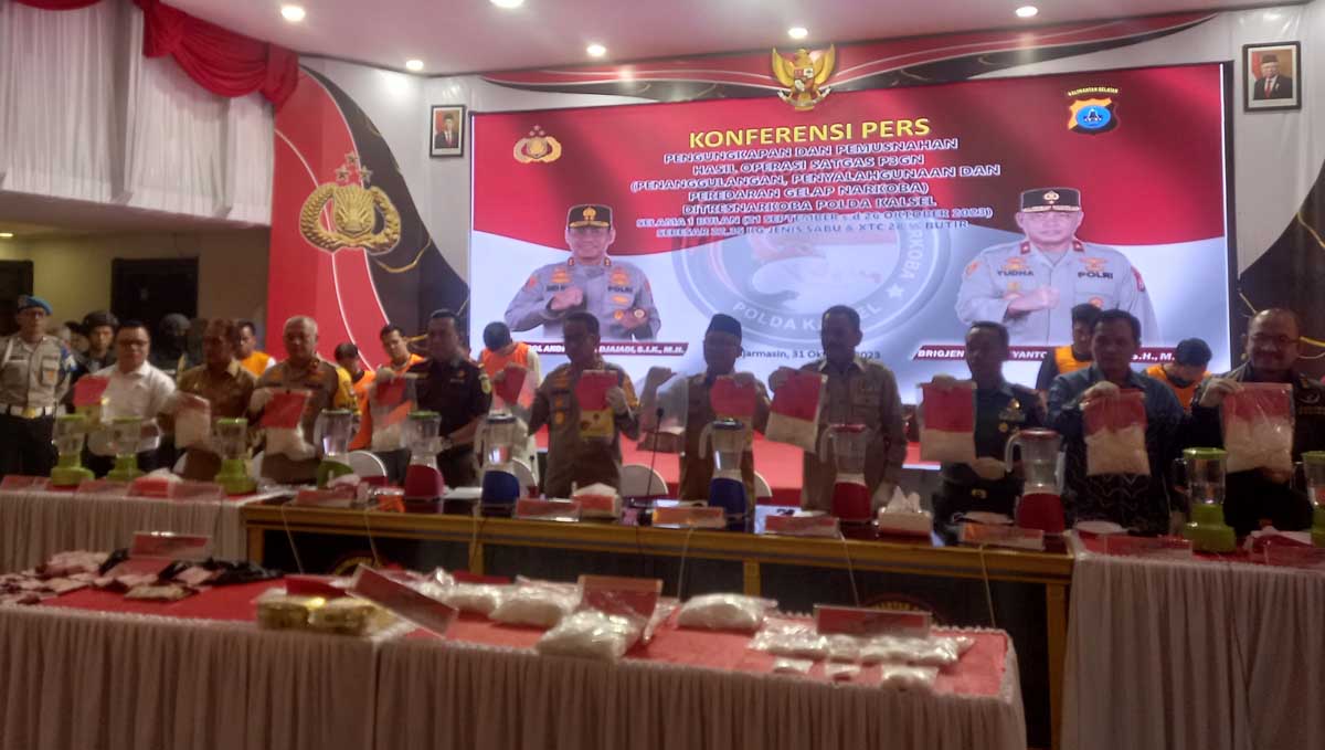 Polda Kalimantan mengungkapkan barang bukti 22,35 kilogram yang dimusnahkan dari 11 tersangka ini terindikasi jaringan Fredy Pratama