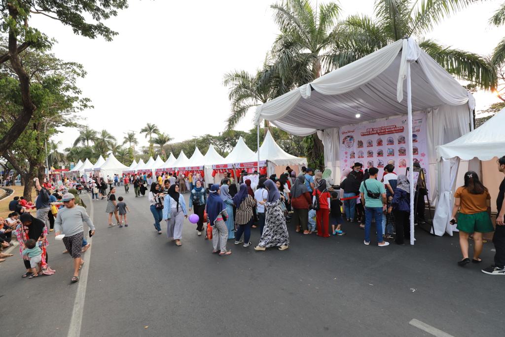 pasarkan sejumlah cluster, Damai Putra Group menggelar berbagai acara menarik di Bundaran Tarian Langit Kota Harapan Indah, Bekasi, Jabar. 