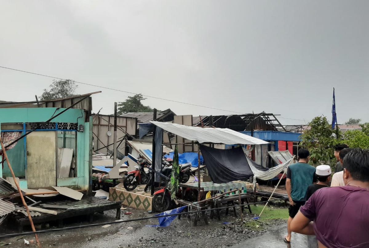 Kabupaten Barito Kuala, Hulu Sungai Selatan, dan Hulu Sungai Tengah mengalami hujan deras dan angin kencang.