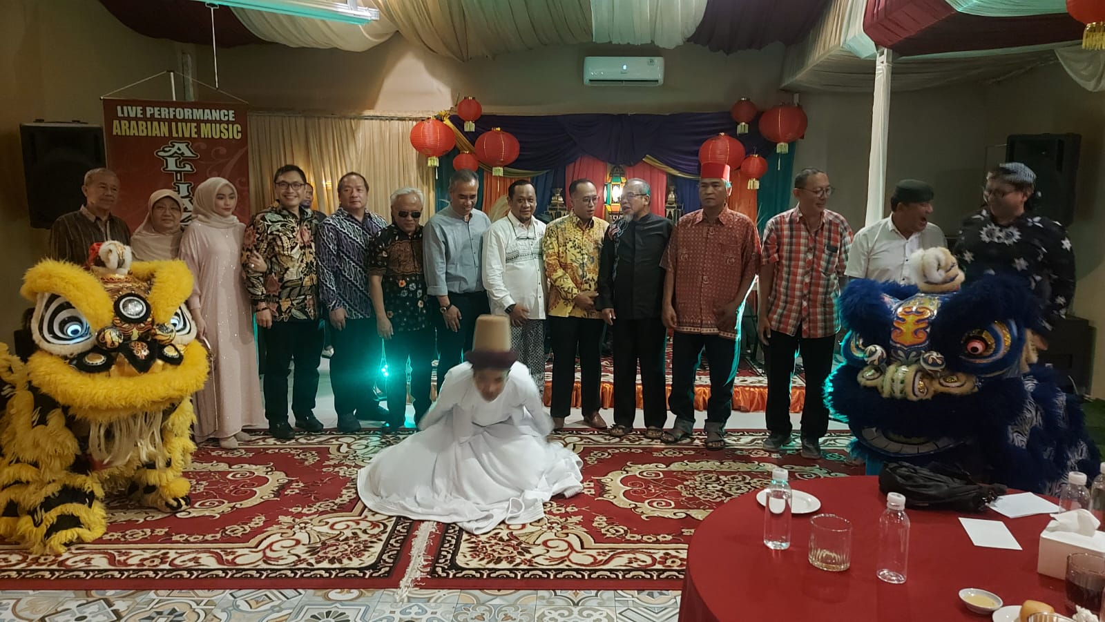 Chefis Resto di Cirebon, Jawa Barat, merayakan ulang tahun yang keempat dengan menggelar budaya Timur Tengah dan Tionghoa.