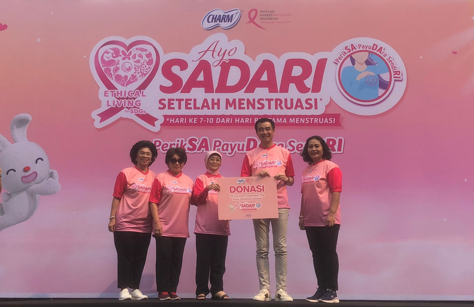 Brand pembalut Charm dan YKPI menggelar kegiatan 