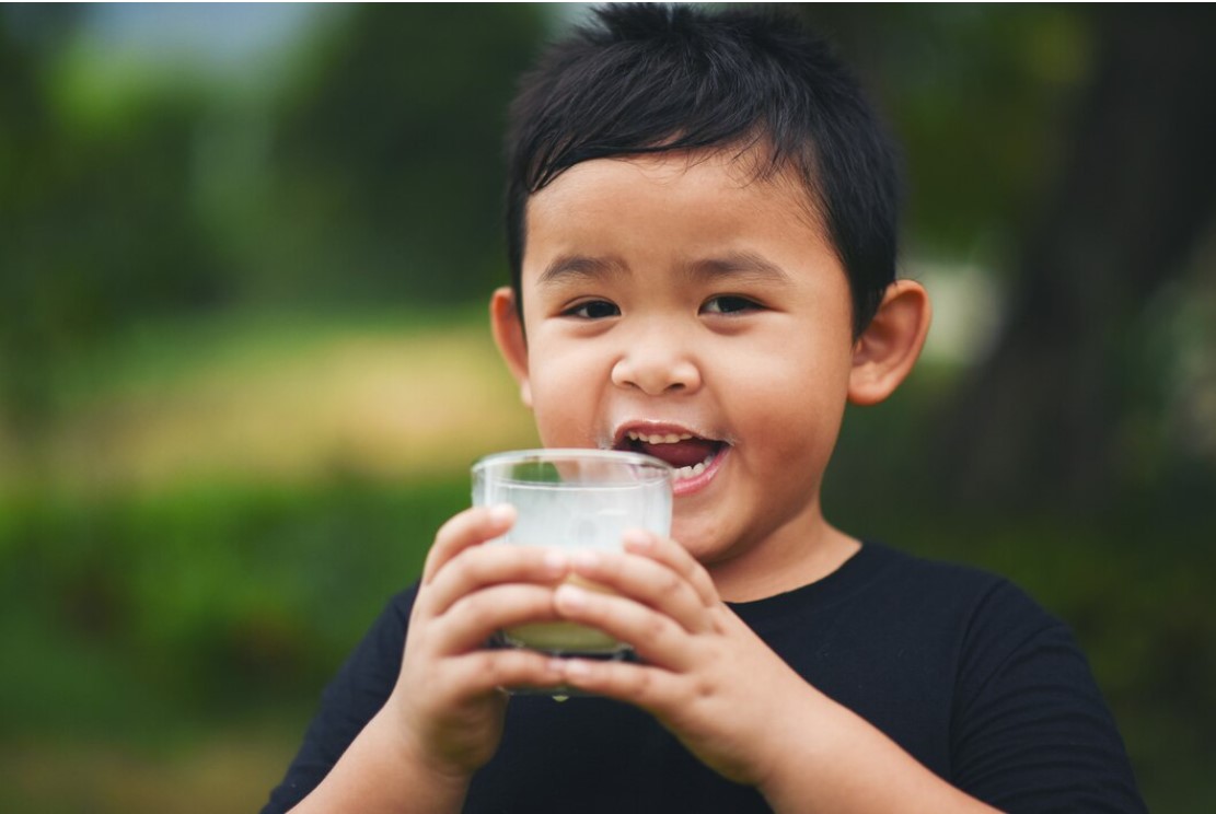 Ingat, Susu Harus Segera Diminum Setelah Dituang ke Gelas