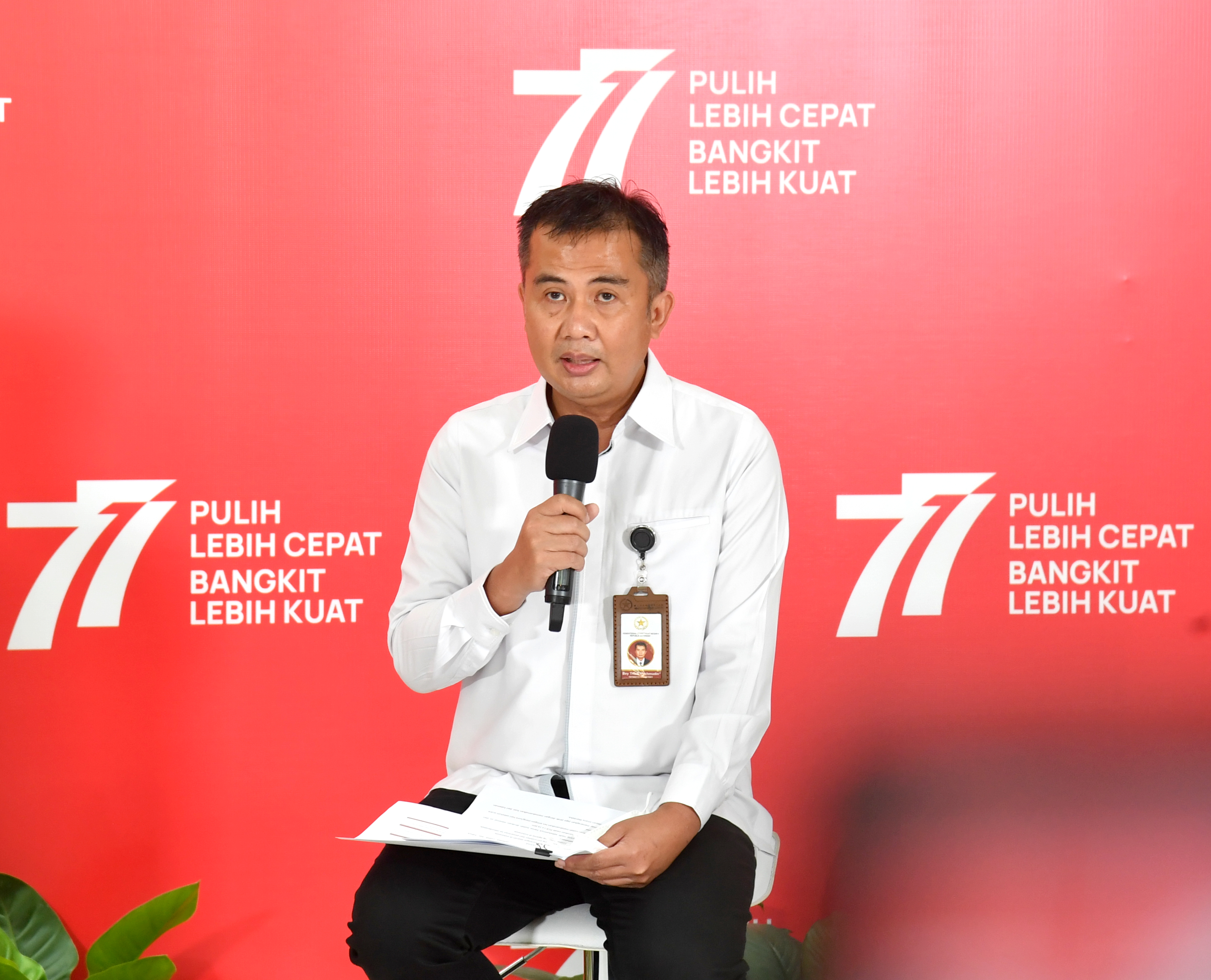 PJ Gubernur Jawa Barat b]Bey Machmudin