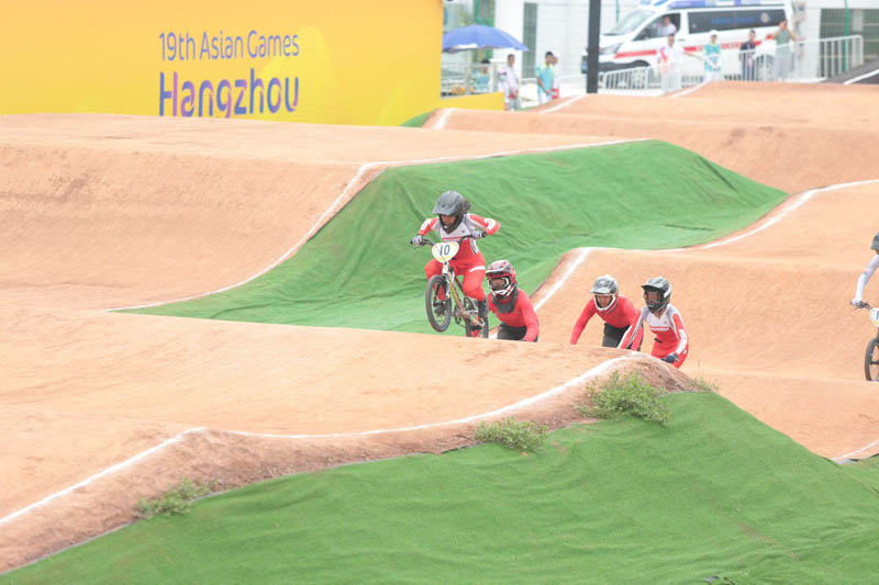 Amellya Nur Sifa yang tampil di nomor BMX putri berhasil mempersembahkan medali emas bagi Indonesia di Asian Games 2022.