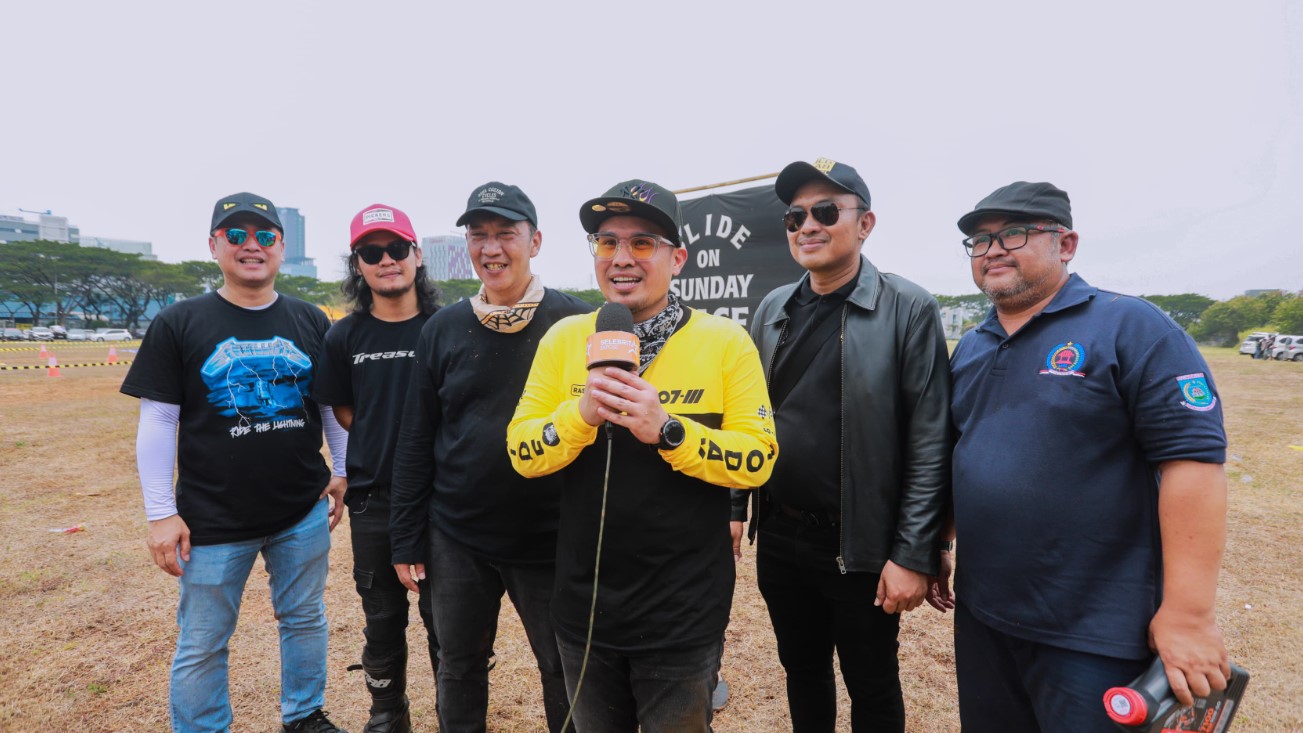 Wakil Wali Kota Tangerang Selatan (Tangsel) Pilar Saga Ichsan (tengah)