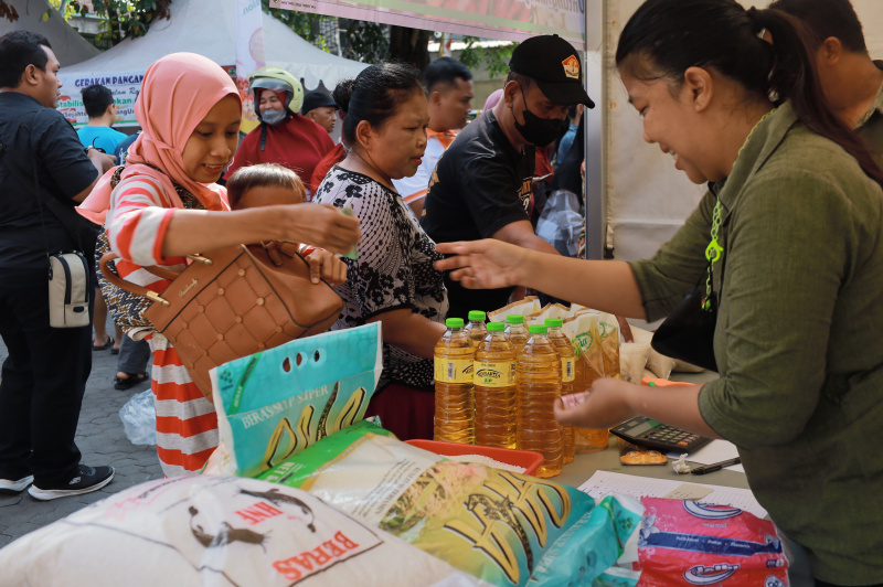 Ilustrasi pembelian beras SPHP