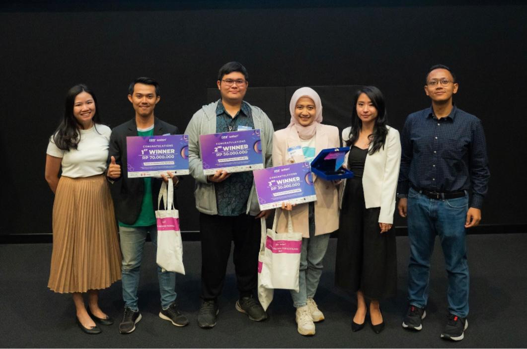 Pemberian penghargaan dalam ajang Venture Factory for Scholars
