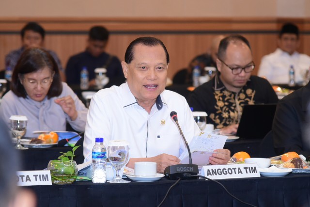 nggota Komisi III DPR RI Adang Daradjatun saat mengikuti Kunjungan Kerja Reses Komisi III DPR RI ke Kalimantan Timur, Rabu (18/10)