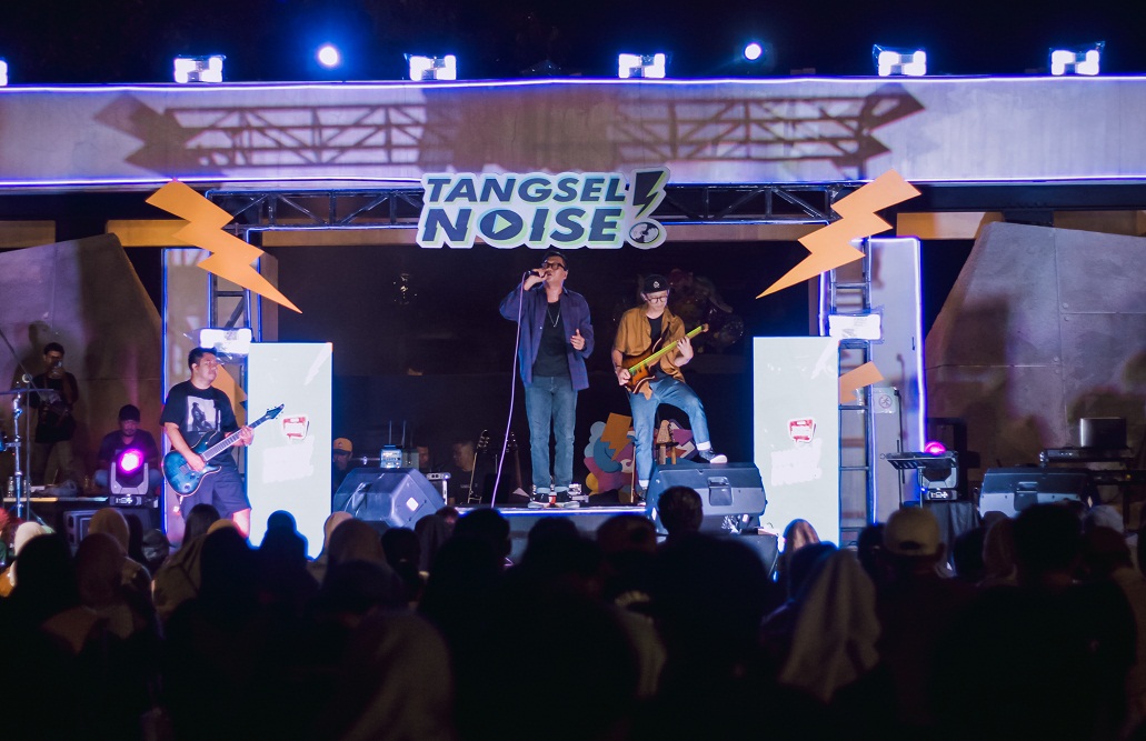 Penampilan HIRA pada Tangsel Noise.