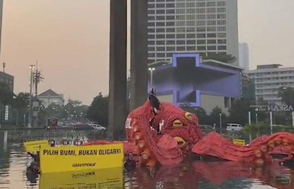 Belasan demonstran diamankan saat demo di bundaran HI