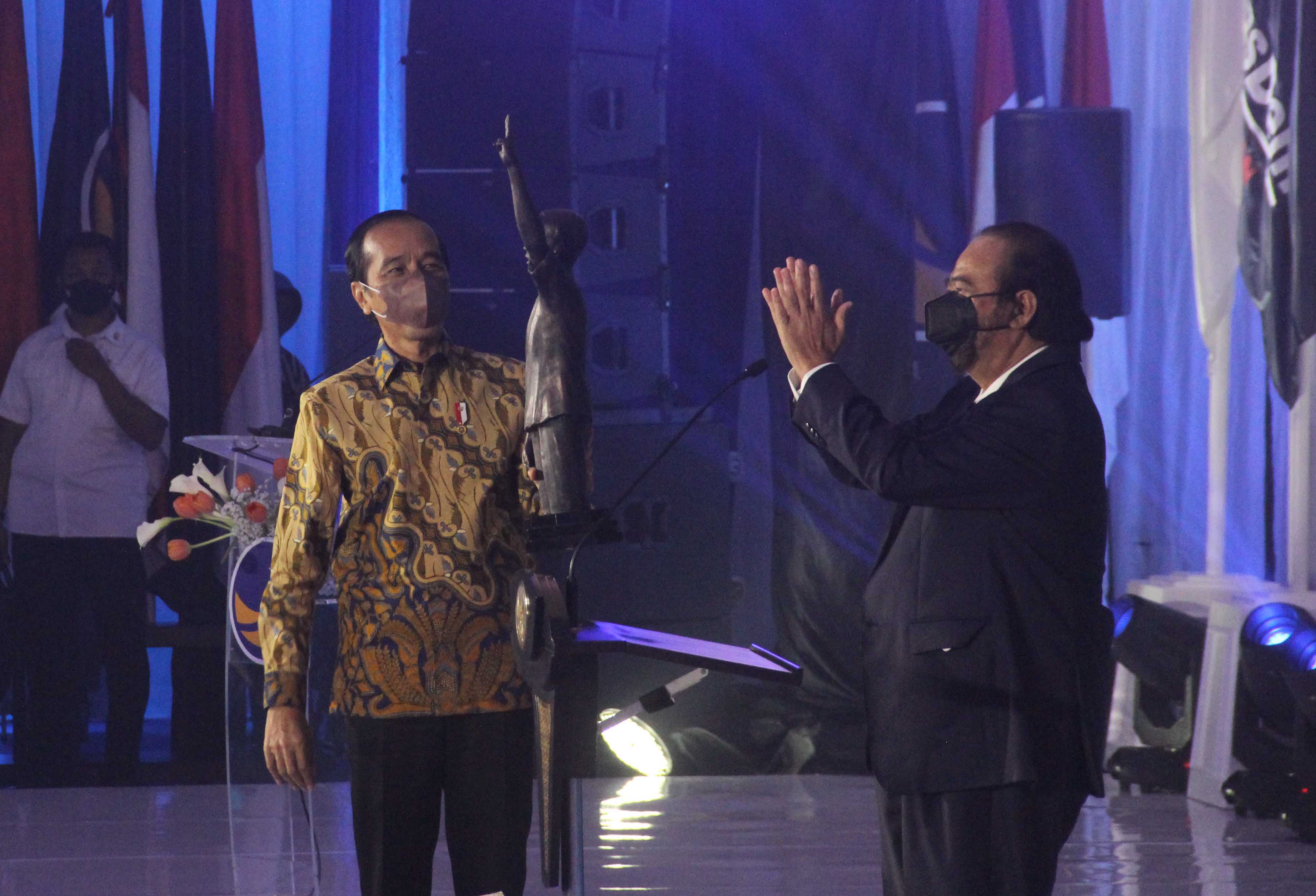 Momen kebersaaam Ketua Umum Partai NasDem Surya Paloh dengan Presiden Joko Widodo