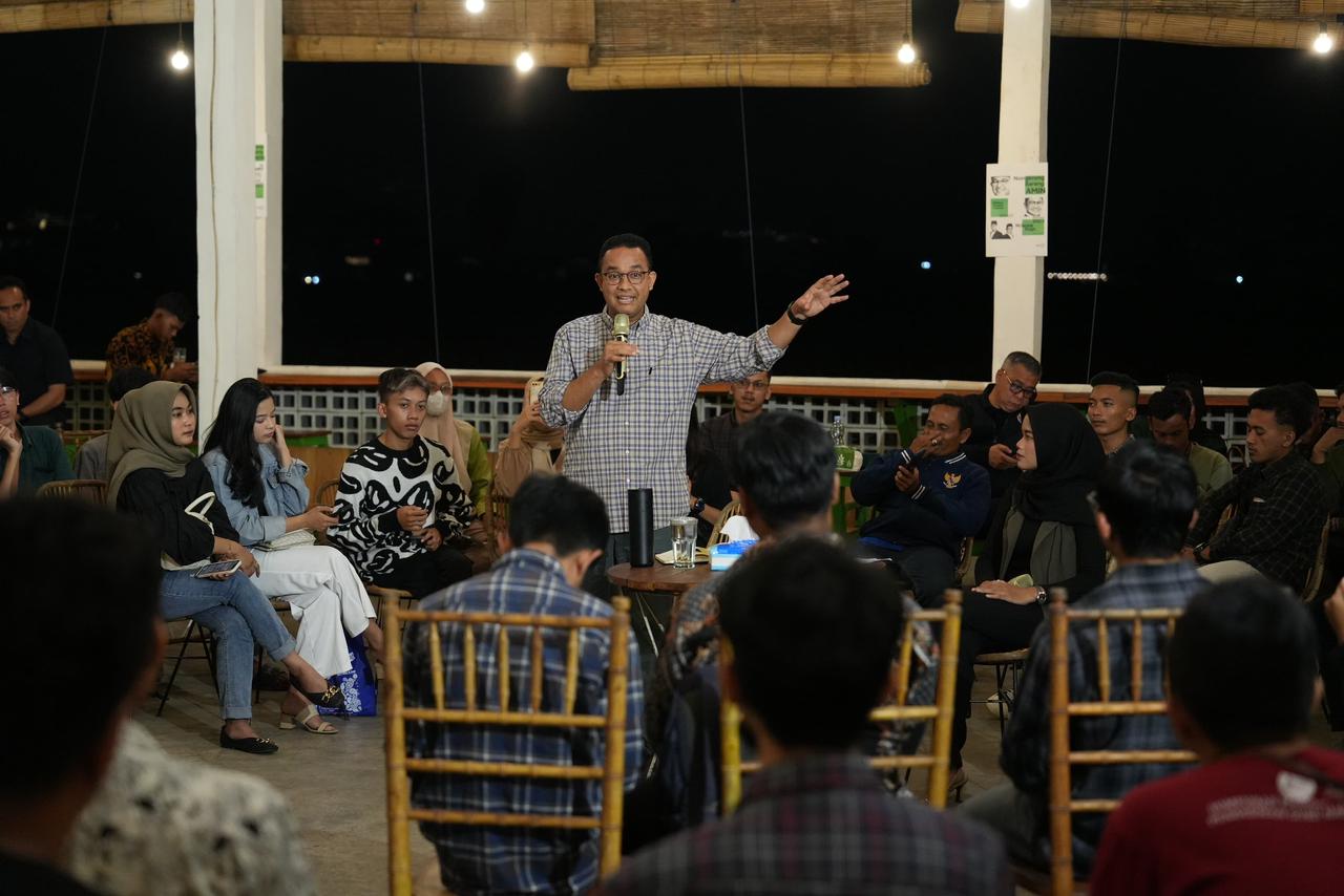 Anies berdiskusi dengan pemuda Jember
