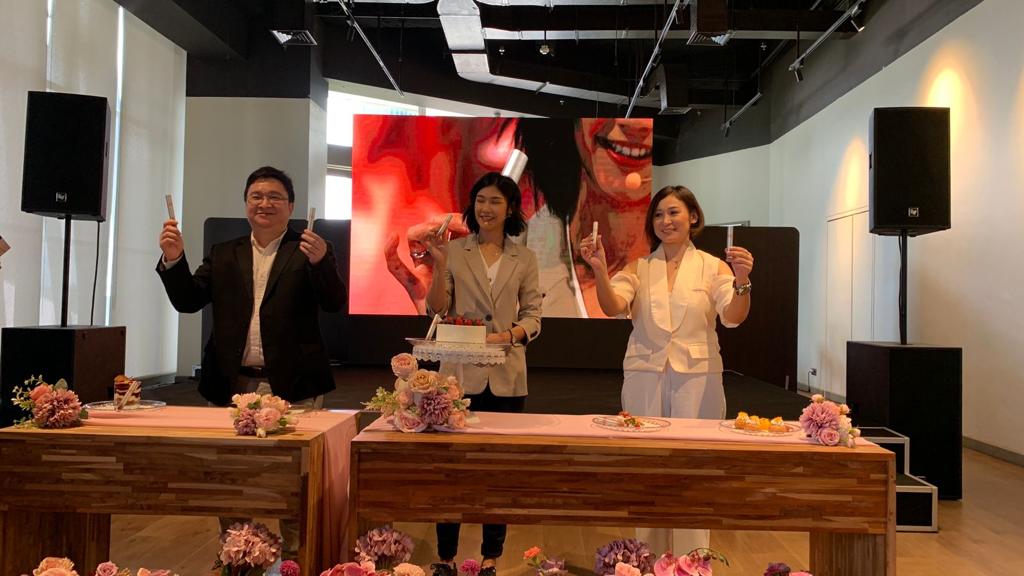 Ultima II meluncurkan Delicate Moisture Lip Tint dan dihadiri profesional chef & influencer, Olivia Tommy.. 