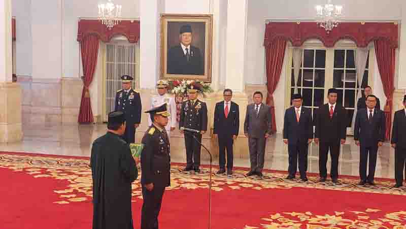 Presiden Jokowi melantik Letjen Agus Subiyanto menjadi KSAD menggantikan Dudung.