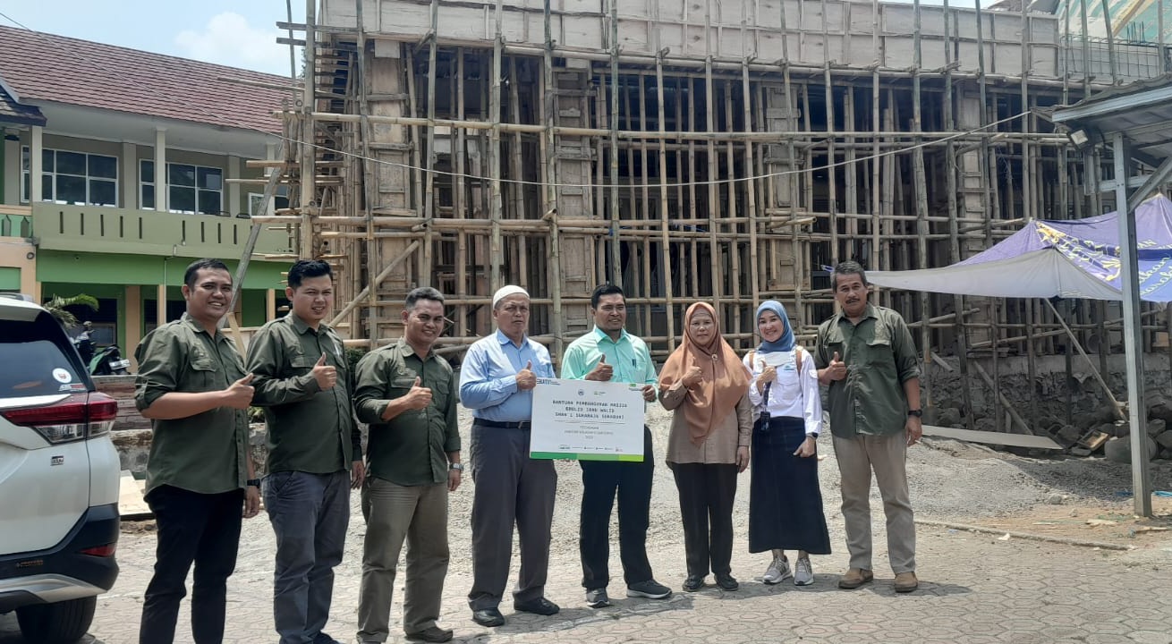 Pegadaian Jawa Barat Bantu Renovasi Masjid SMAN 1 Sukaraja, Sukabumi