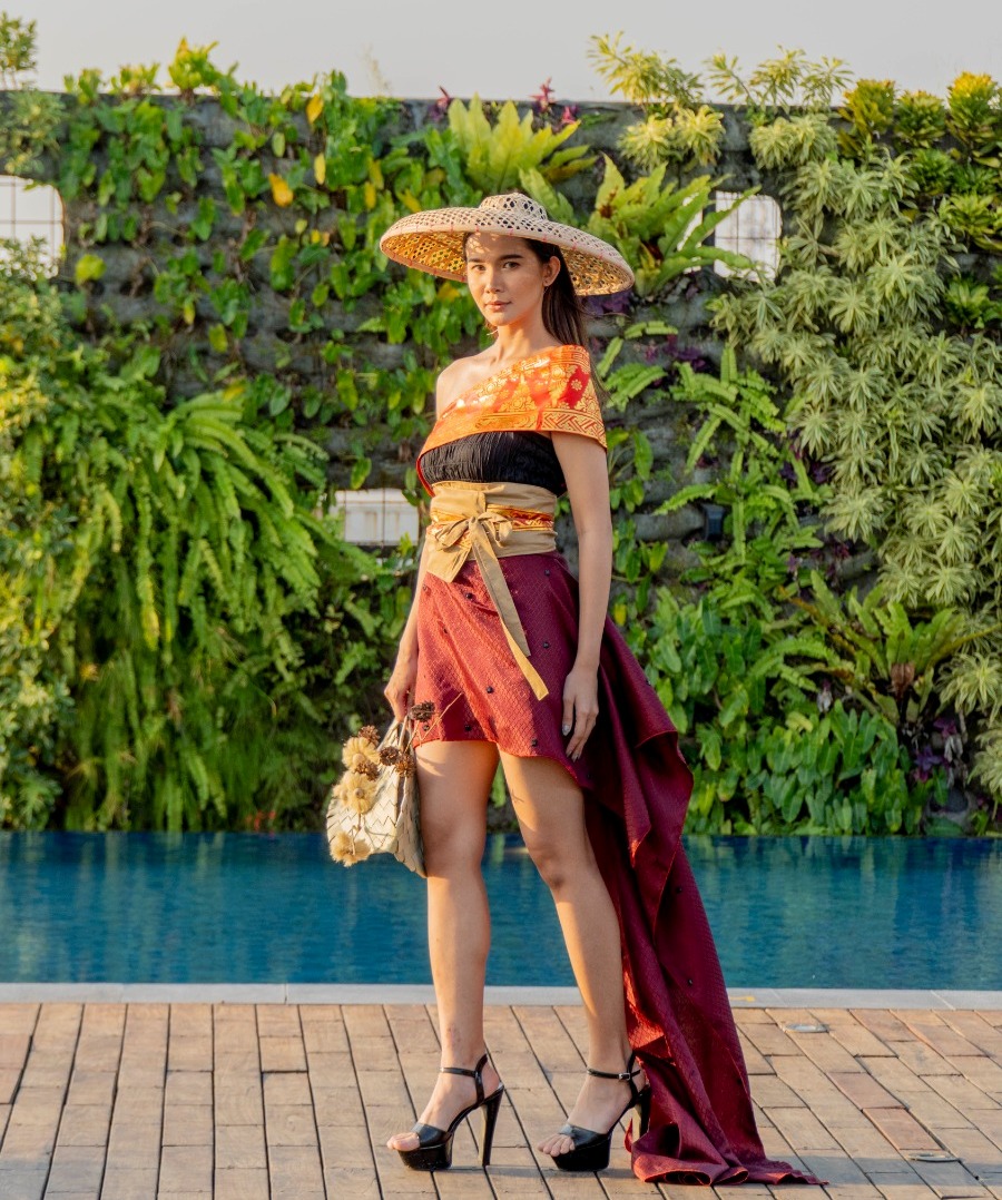 Puncak acara Batik CarnavaALL di Novotel Suites Malioboro Yogyakarta dengan diadakannya Fashion Show Wastra Katresnan,