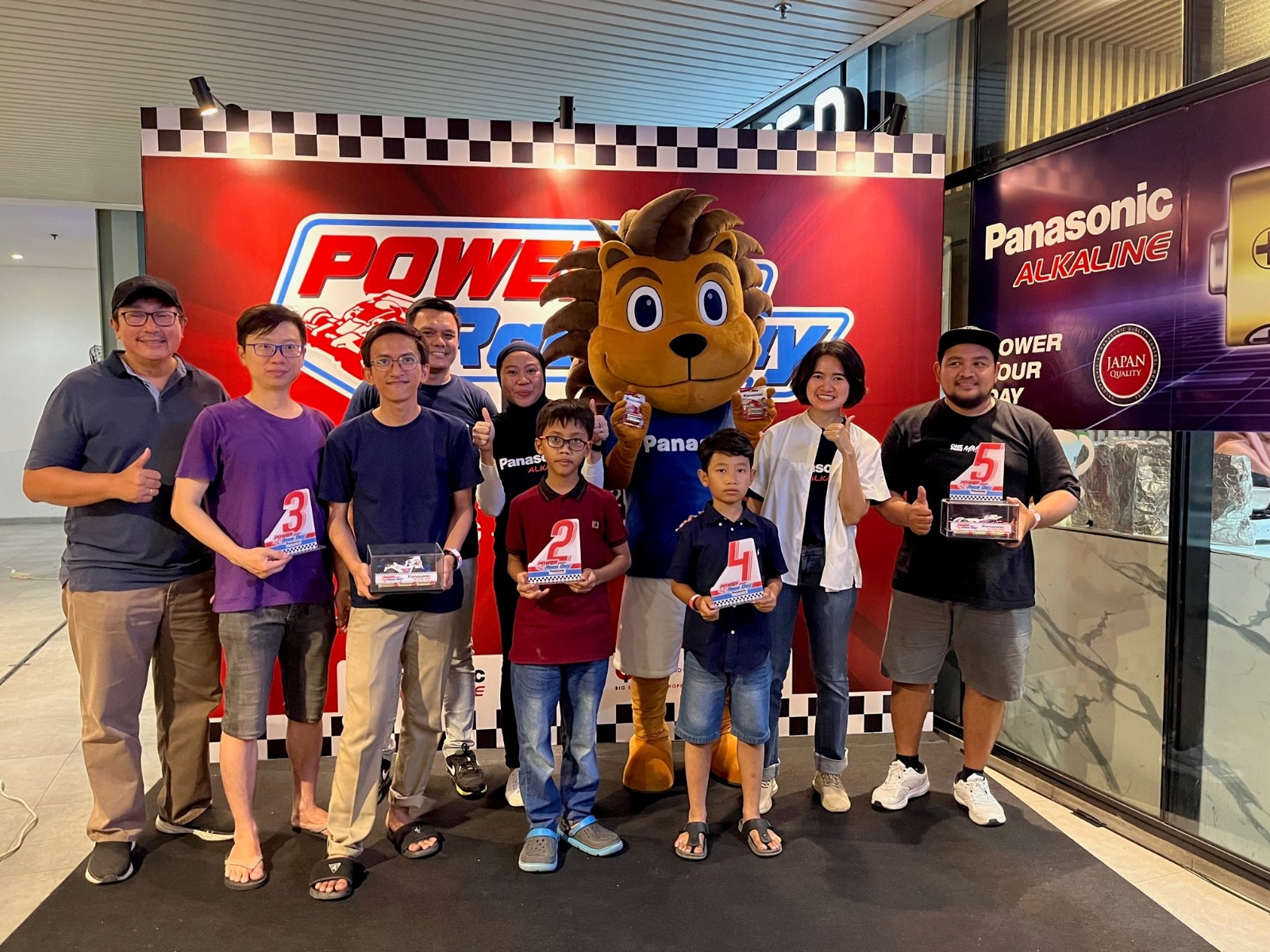 Peserta kompetisi tamiya yang digelar baterai Alkaline