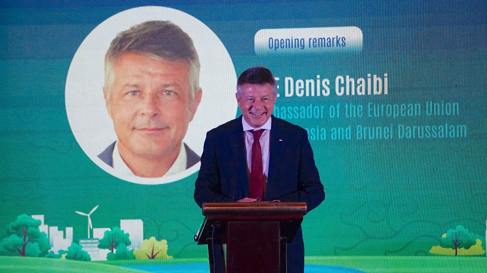 Duta Besar Uni Eropa untuk Indonesia Denis Chaibi dalam konferensi mengenai transisi energi
