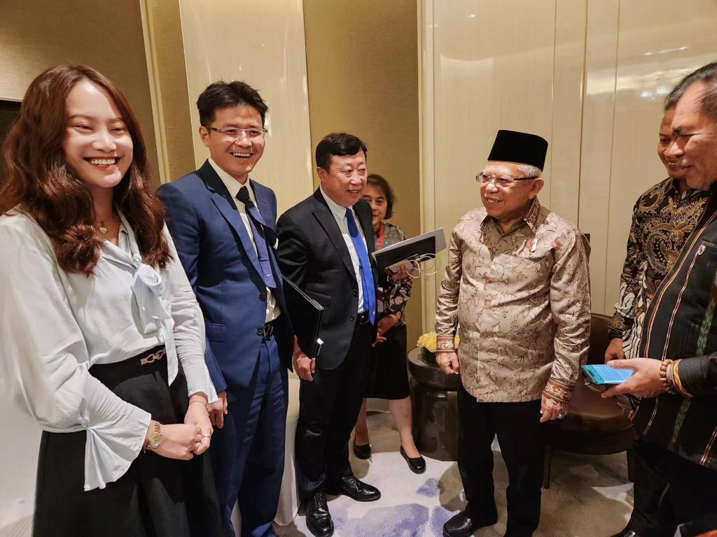 Wapres RI KH.Ma'ruf Amin bertemu dengan jajaran Direksi Makuku dan Sands Group di Shanghai, Tiongkok. 