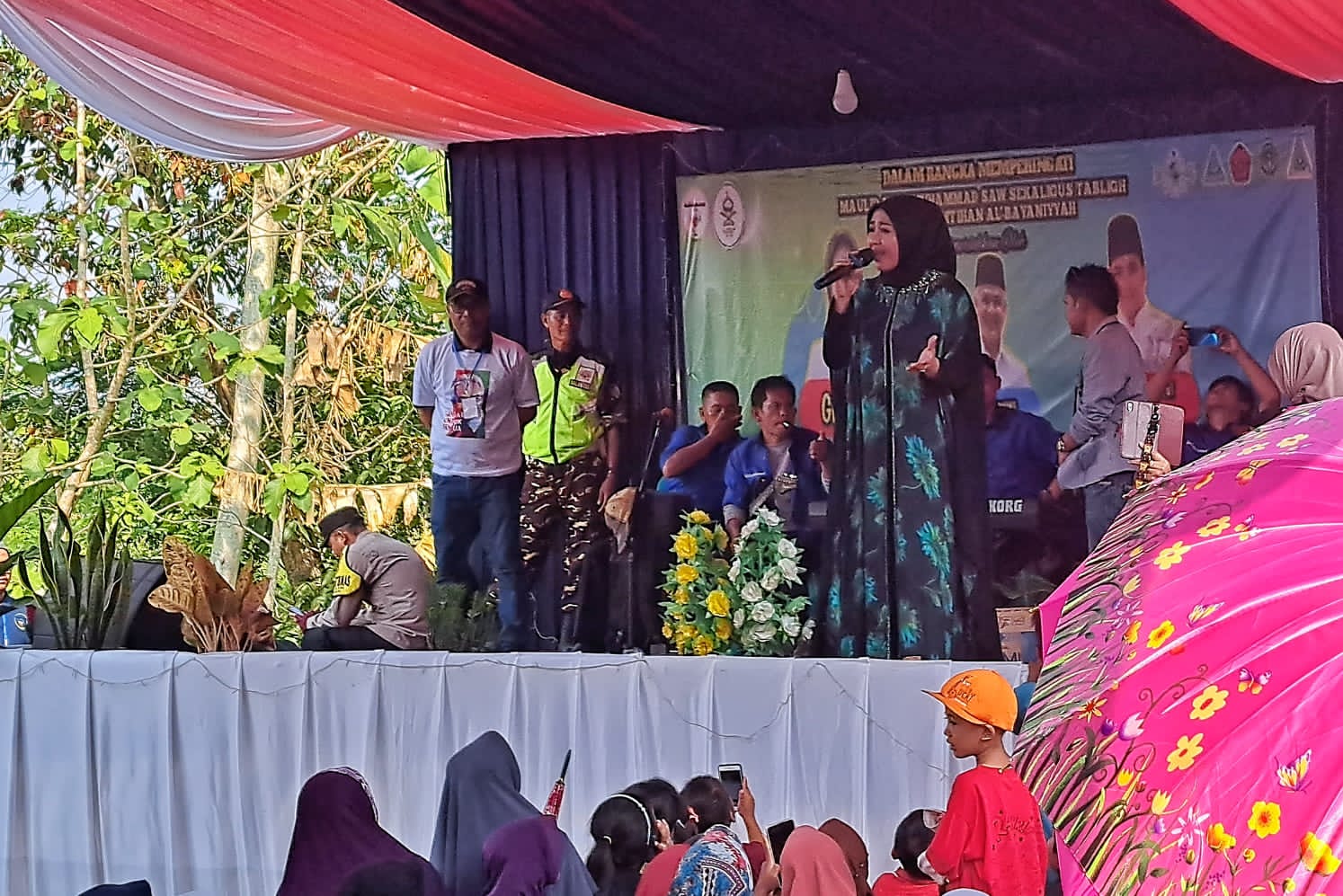 Hiburan musik religi yang digelar dalam memperingati Maulid Nabi Muhammad SAW di Garut